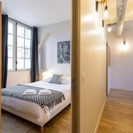 Spacious Industrial-style Loft شقة