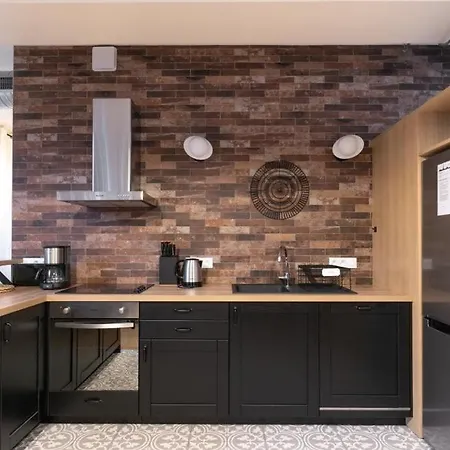 Spacious Industrial-style Loft Apartment *